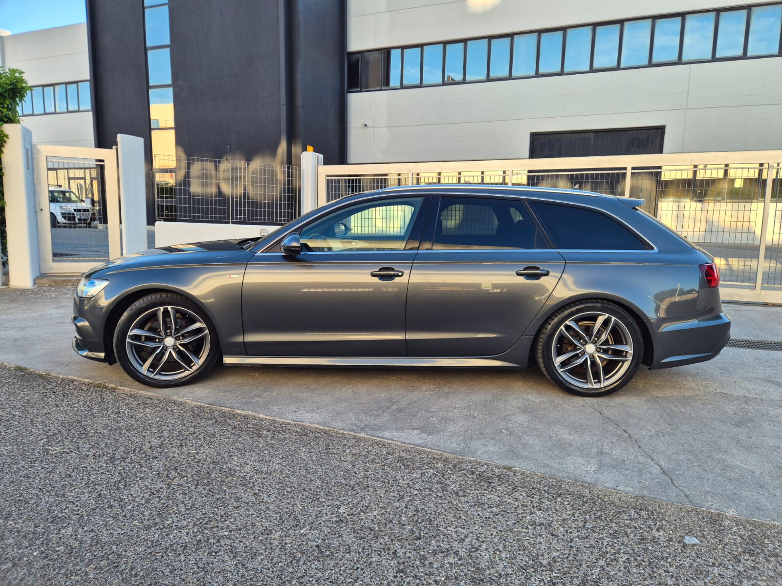 Audi A6 Avant S-Line interno/esterno — foto 6