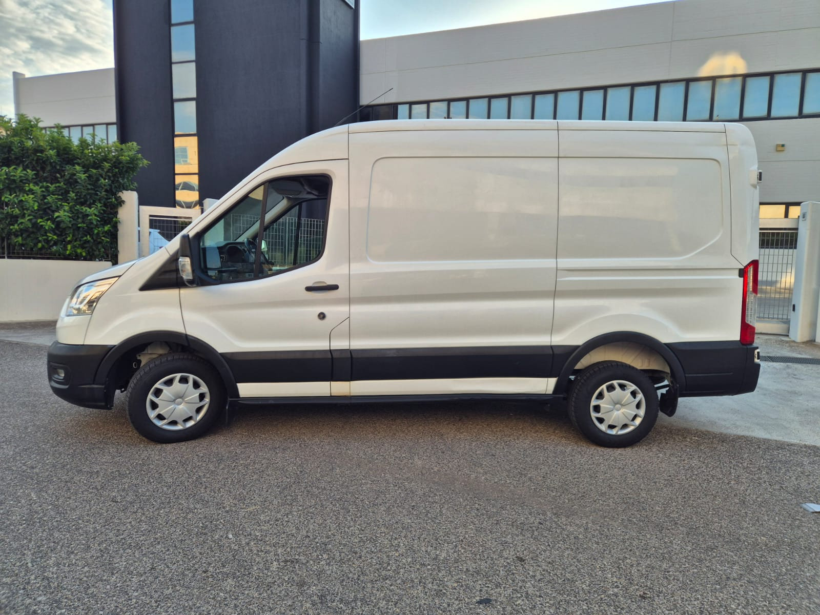 Ford Transit 290 L2 H2 Trend 2.0 TDCi MHEV 130 CV — foto 10