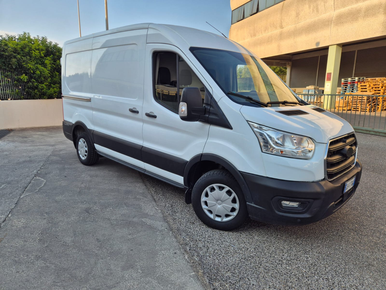Ford Transit 290 L2 H2 Trend 2.0 TDCi MHEV 130 CV — foto 4