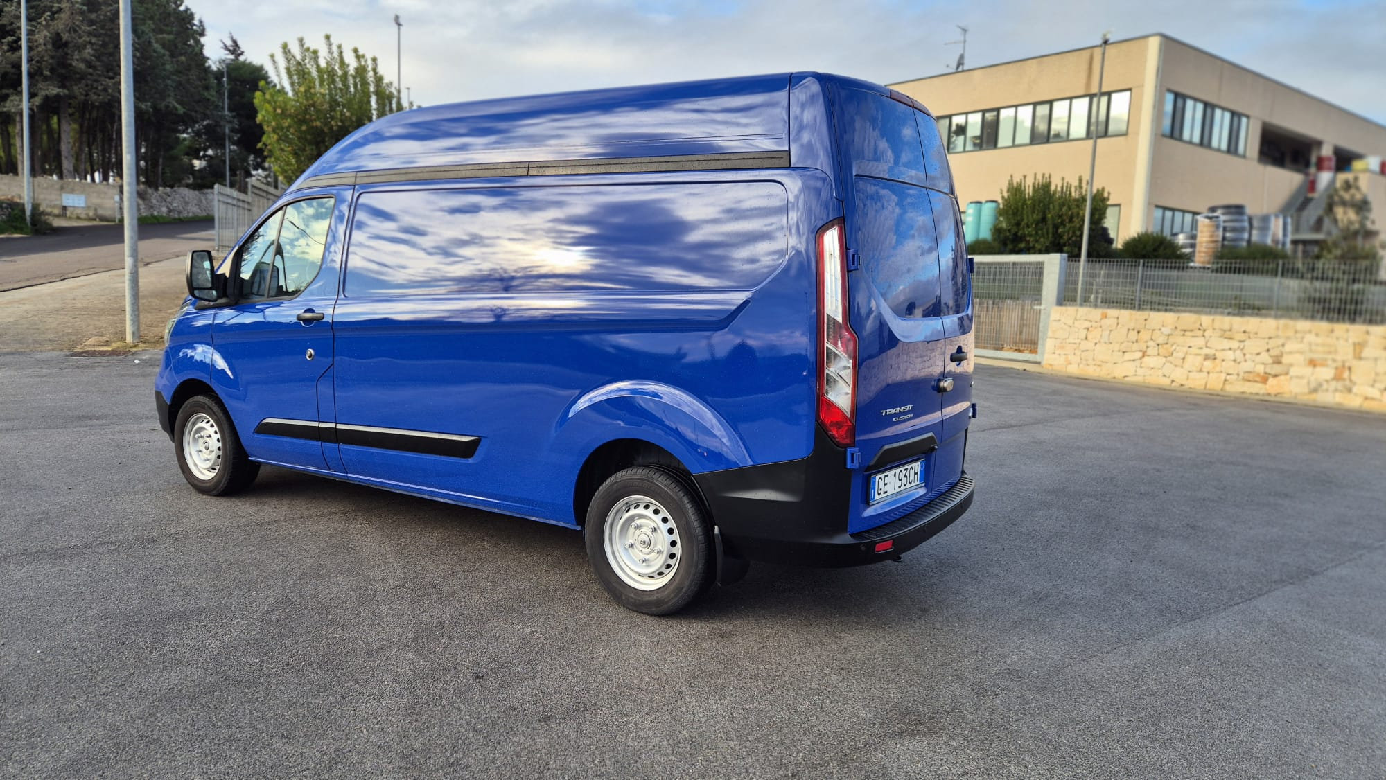 Ford Transit Custom 300 L2 H2 Trend EcoBlue Hybrid 170 CV — foto 4