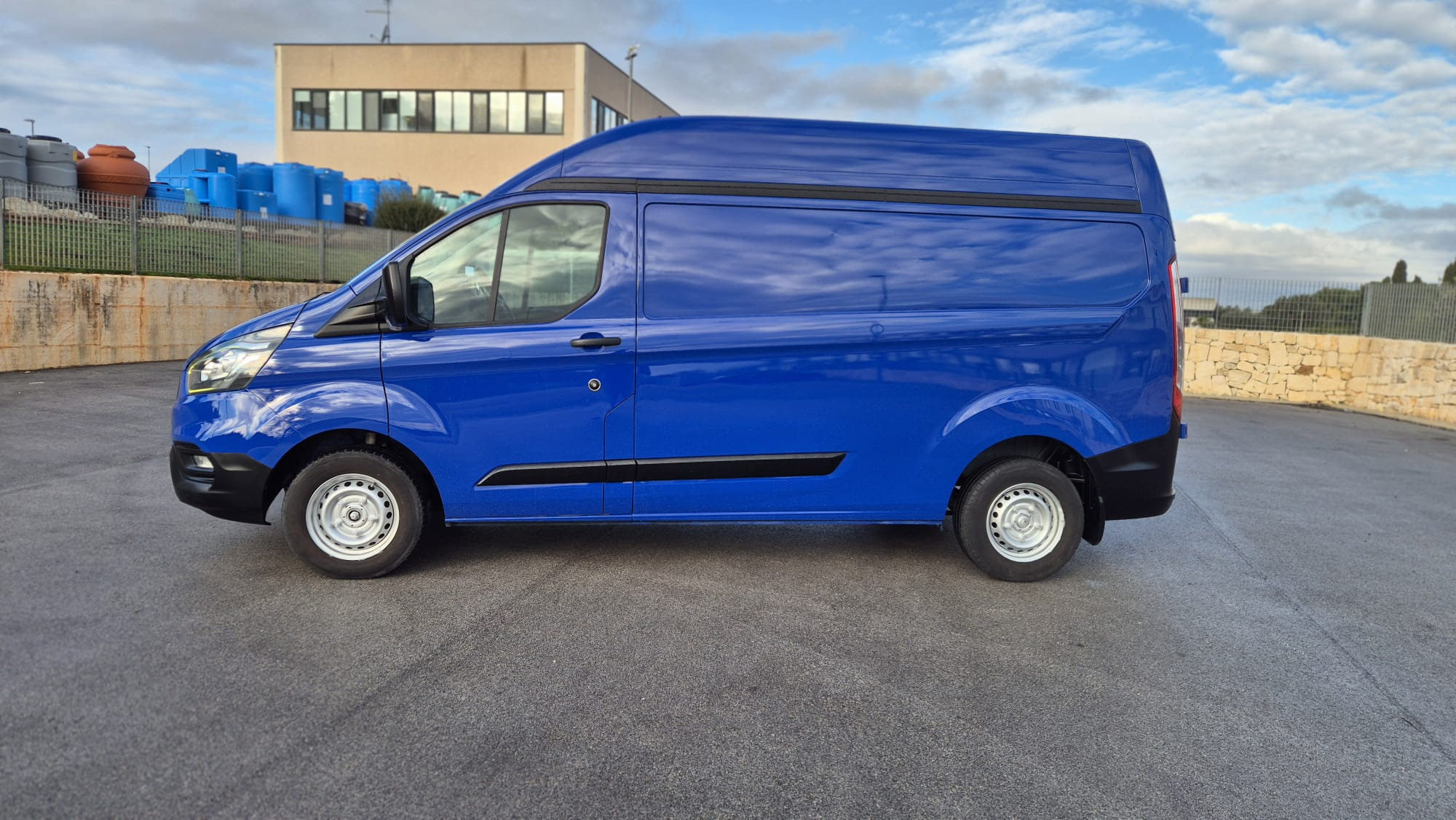 Ford Transit Custom 300 L2 H2 Trend EcoBlue Hybrid 170 CV — foto 10