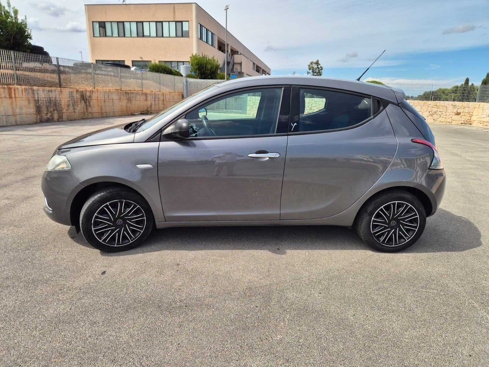 Lancia Ypsilon 1.2 Fire 69 CV 5 porte — foto 3
