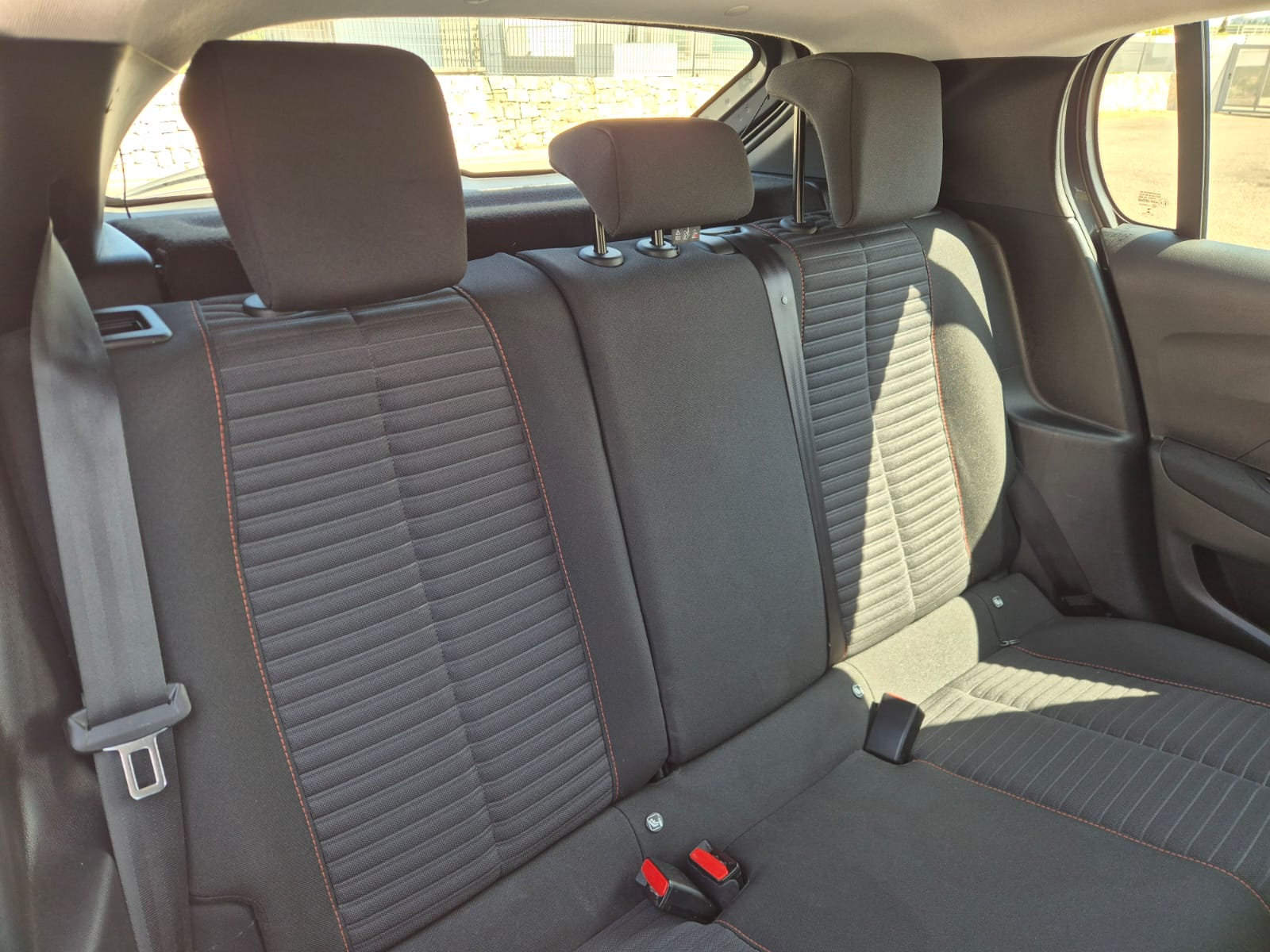 Peugeot 208 1.5 BlueHDi 100 CV — foto 10