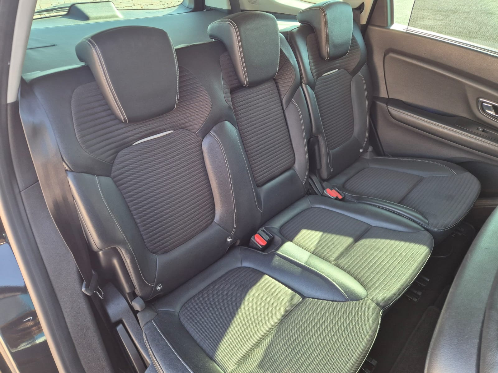 Renault Scenic 1.5 dCi 110 CV Energy Zen 7 posti — foto 2