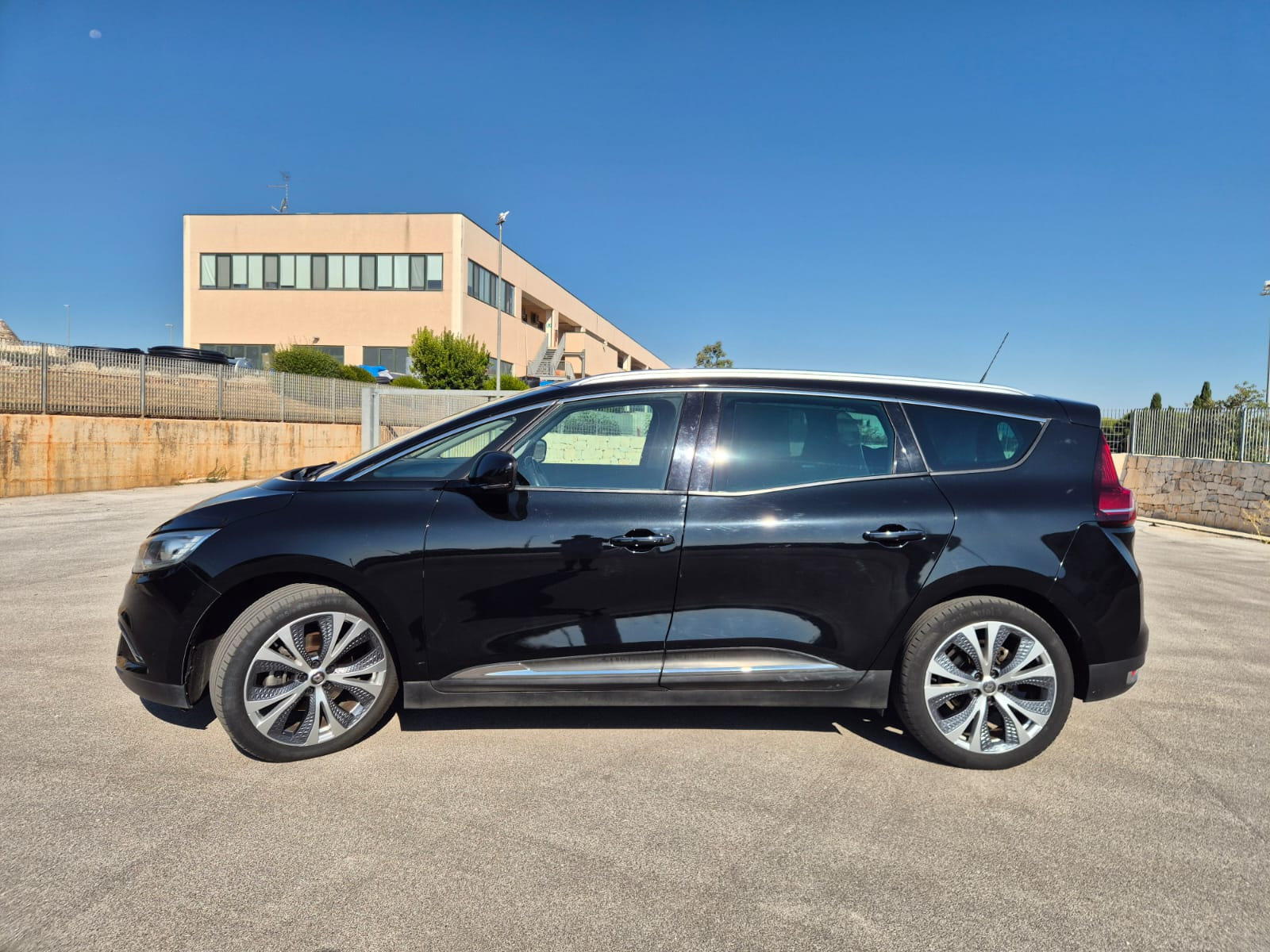 Renault Scenic 1.5 dCi 110 CV Energy Zen 7 posti — foto 11